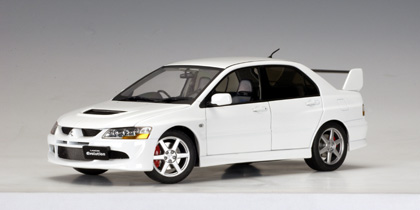 AUTOart Lancer Evolution 1:18 ホワイト White Evo 8 FQ-400 | Mitsubishi Replica | LIVECARMODEL