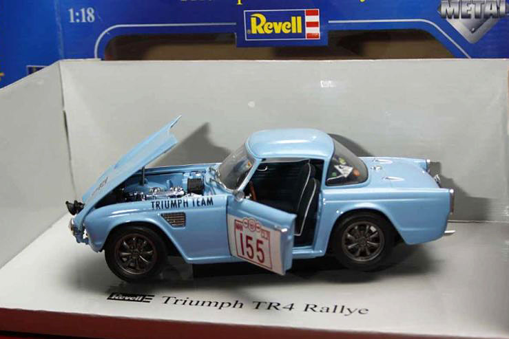 Triumph TR4 - Revell 08873 1:18