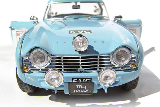 Triumph TR4 - Revell 08873 1:18