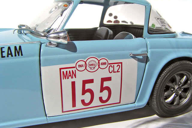 Triumph TR4 - Revell 08873 1:18